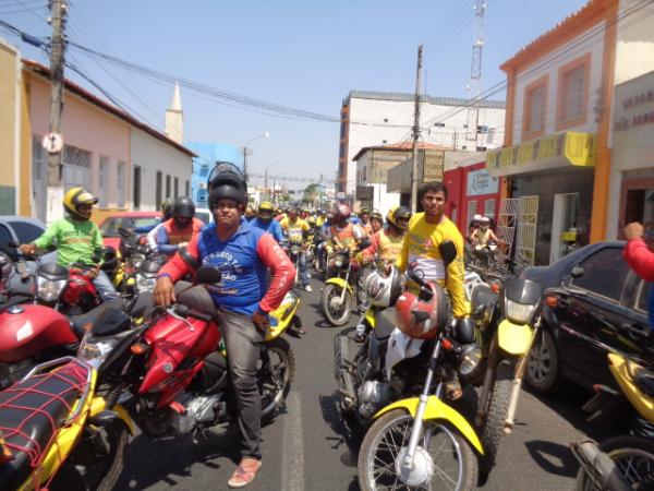 Mototaxistas fazem manifestação no centro de Floriano, após assassinato de colega (Imagem:FlorianoNews)