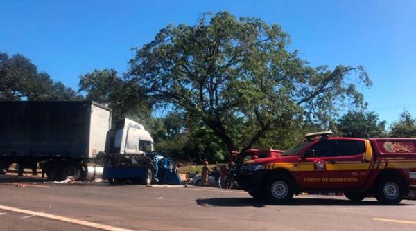 Colisão entre carreta e D-10 mata mulher e fere duas pessoas na BR-316.(Imagem:Cidadeverde.com)