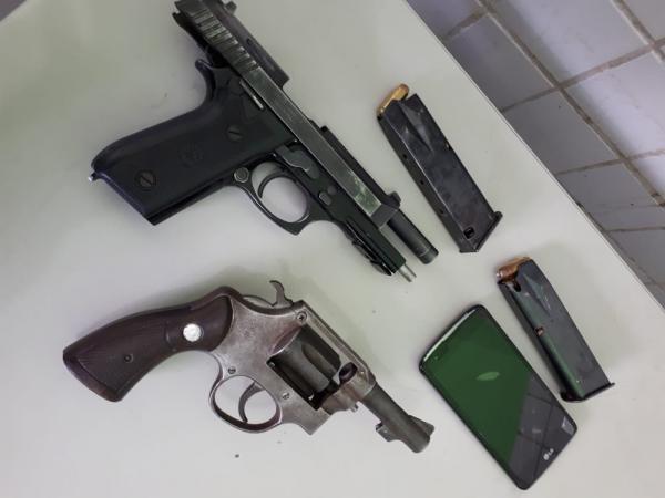 Policial foi preso com uma pistola e um revólver 38.(Imagem:Divulgação/PM-PI)