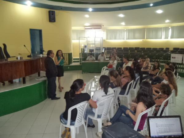 Servidores fazem protesto contra privatiza&ccedil;&atilde;o do Hospital Tib&eacute;rio Nunes.(Imagem:FlorianoNews)