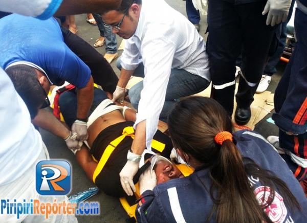 Picape colide com motociclista que cai e bate a cabeça em Piripiri.(Imagem:Piripiri Repóorter)