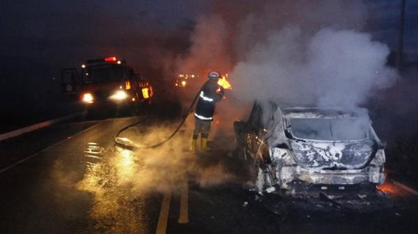 Homem morre carbonizado dentro do carro após colidir em caminhão.(Imagem:Portal Grande Picos)