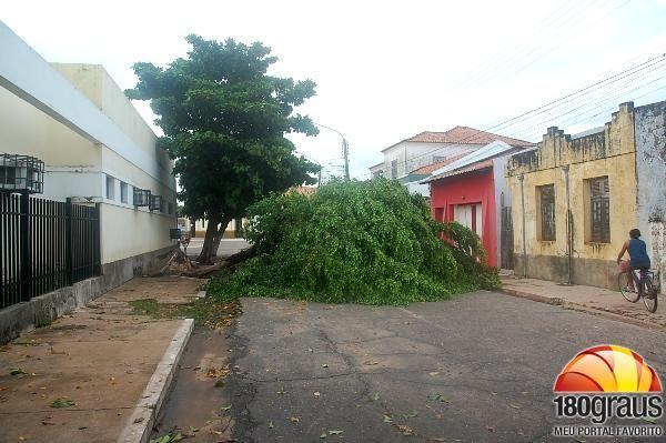 Chuva e ventania causam estragos em José de Freitas.(Imagem:180graus)