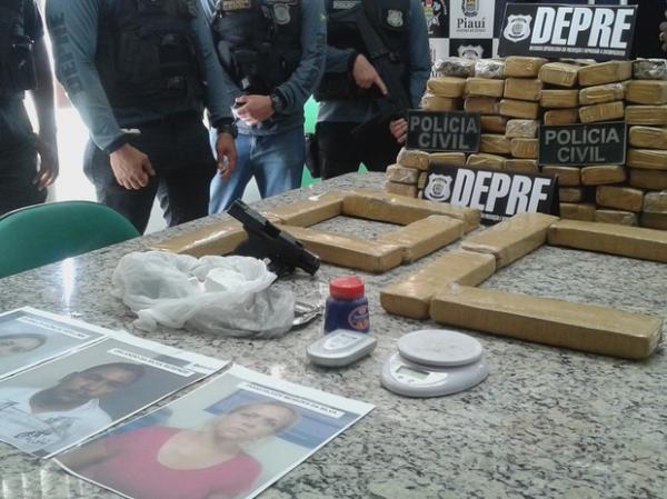 Três pessoas foram presas com 66 tabletes de maconha.(Imagem:Catarina Costa / G1 PI)