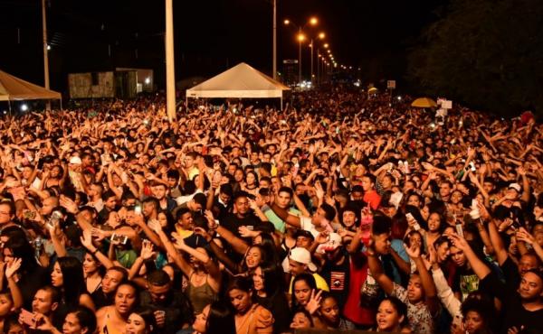 Xand Avião contagia população florianense no aniversário de 122 anos da cidade.(Imagem:Secom)