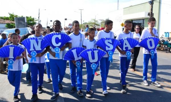 Em Floriano, caminhada marca Dia Nacional do Surdo(Imagem:Secom)