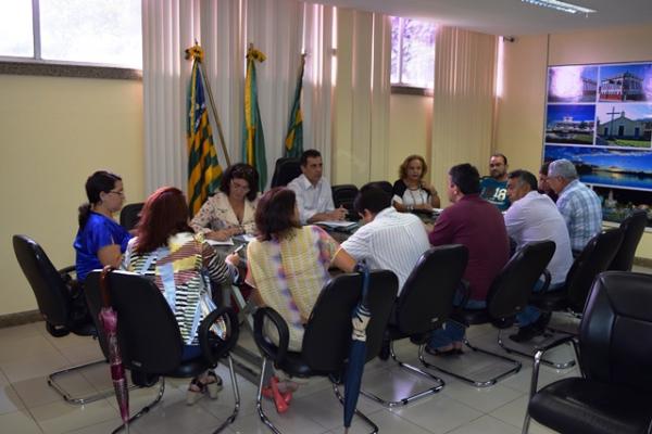 Gilberto Júnior recebe rotarianos na Prefeitura Municipal.(Imagem:Waldemir Miranda)