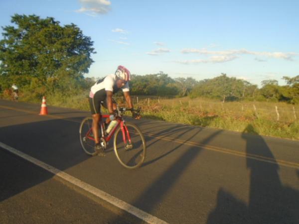 Atletas participam de mais uma edição da Corrida Ciclística do Pequi.(Imagem:FlorianoNews)