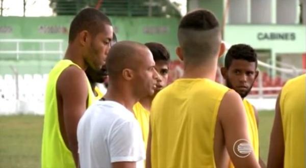 Jogadores se blindam de problemas administrativos e mantém treinos para o returno.(Imagem:Reprodução/TV Clube)