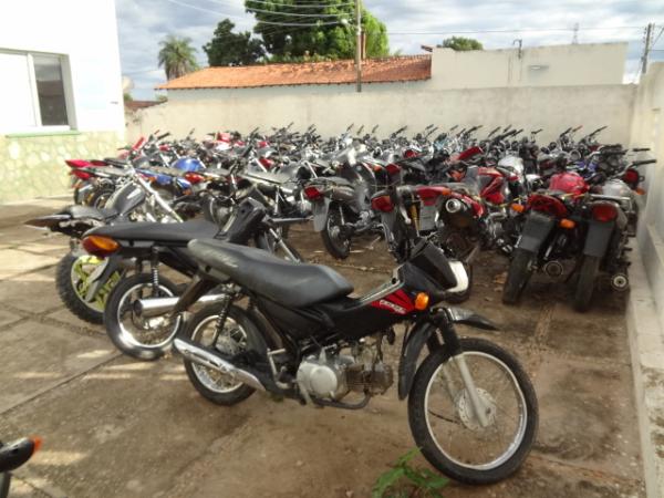 Polícia Militar apreende motos usadas por traficantes em Floriano.(Imagem:FlorianoNews)