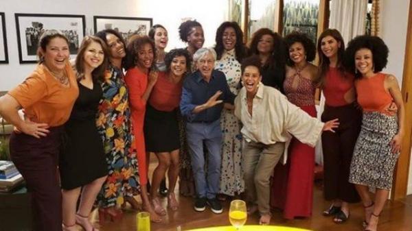 Maju Coutinho faz 41 com festa organizada por Taís Araújo e presença de Caetano Veloso.(Imagem:Reprodução/Instagram)
