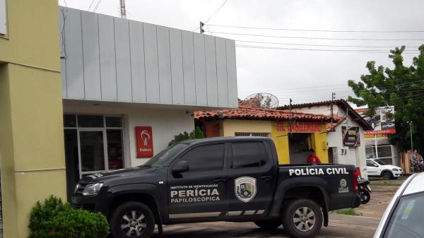 Equipes da perícia estiveram no local.(Imagem:Alejandro Fernandes/Clique União)