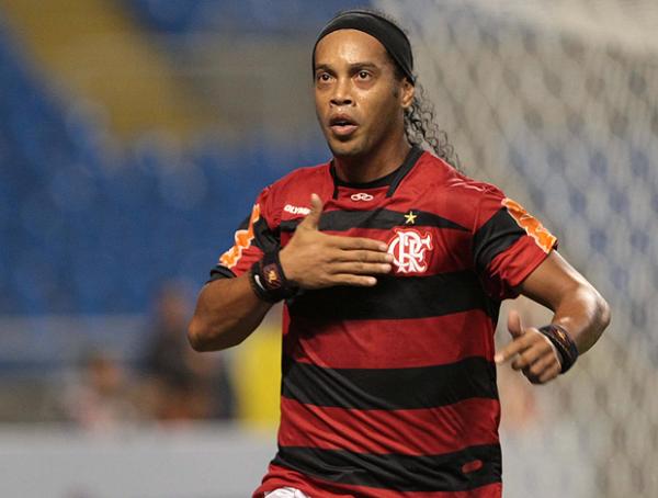 Ronaldinho celebra gol da primeira vitória do Fla na Sul-Americana.(Imagem:Internet)