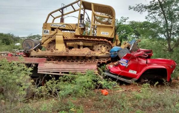 Trator escorrega de caminhão reboque e mata dois na BR-316.(Imagem:Cidadeverde.com)