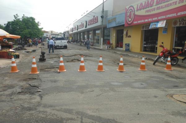 Prefeitura inicia operação tapa-buracos nas principais ruas de Floriano(Imagem:FlorianoNews)