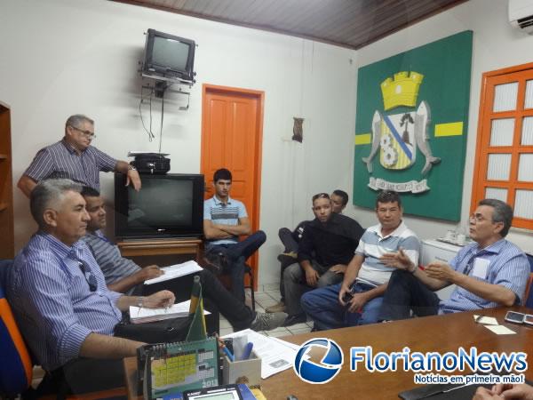 Reunião discute repasse do FUNDEB para professores da rede municipal.(Imagem:FlorianoNews)