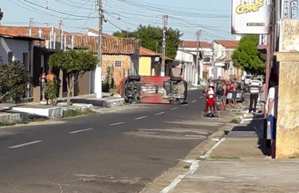 Veículo tomba e deixa motorista ferido em Floriano.(Imagem:Divulgação)