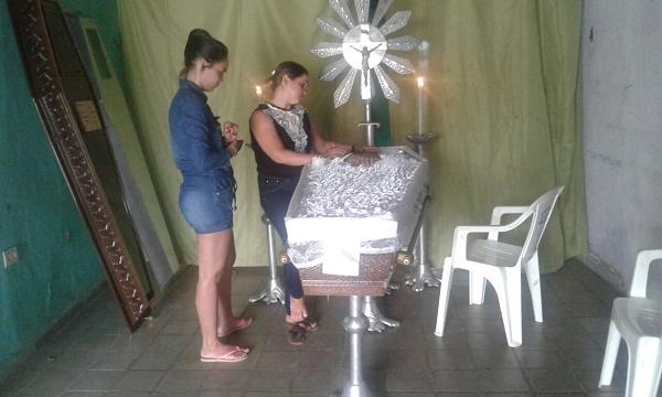 Corpo da mãe de Serginho Mototaxi é sepultado em Floriano.(Imagem:Temístocles Filhojc24horas)