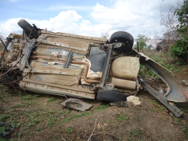 Veículo desvia de moto, sai da pista e capota carro em Floriano(Imagem:FlorianoNews)