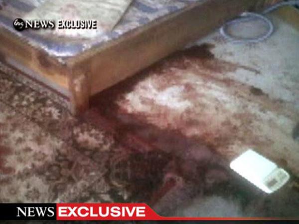 Mancha de sangue no carpete do quarto da mansão onde, segundo os EUA, Bin Laden foi morto na madrugada desta segunda (2), no Paquistão(Imagem:ABC News / Reuters)