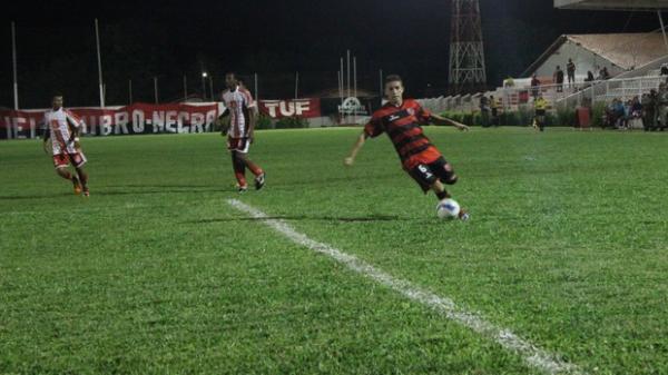 Rian teve participação decisiva já na sua primeira partida pelo Flamengo-PI.(Imagem:Wenner Tito)