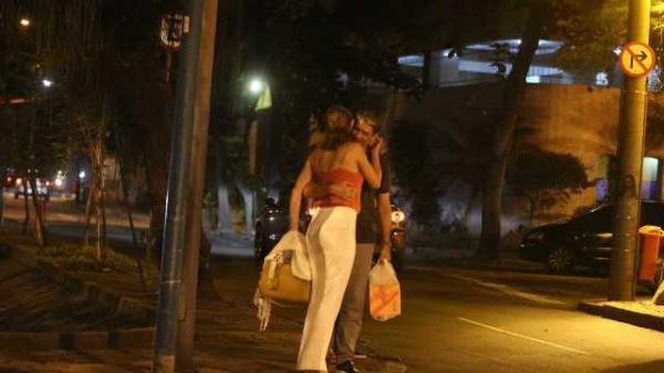 William Bonner troca carinhos com a namorada no Rio.(Imagem:© Thiago Martins/AgNews  7 Fotos)