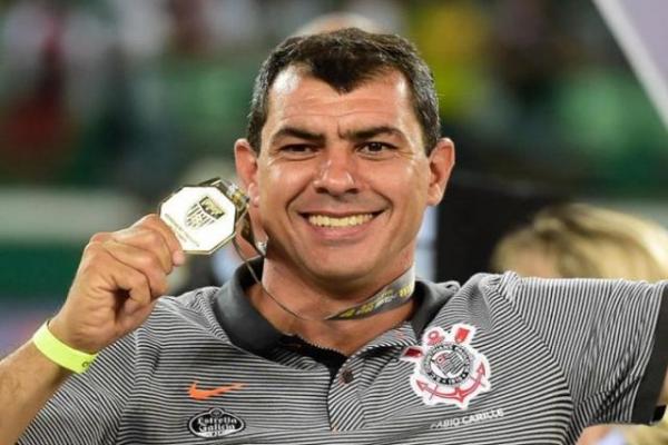 Fabio Carille com medalha do bicampeonato paulista em 2018.(Imagem:Gazeta Press)