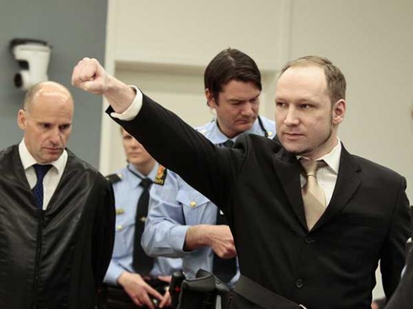 Anders Behring Breivik chega ao tribunal em Oslo, Noruega.    (Imagem:Hakon Mosvold Larsen / Pool / AP Photo)