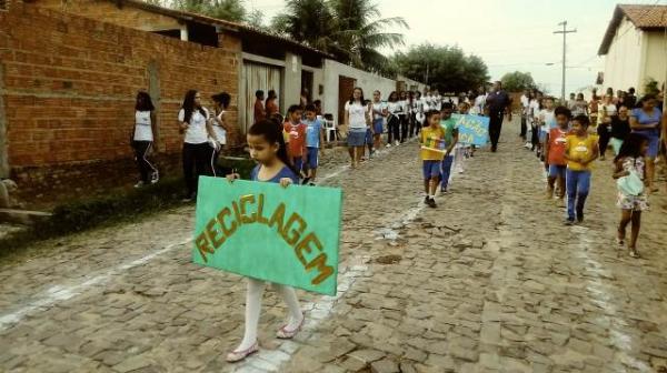 Escola Municipal Socorro Coelho realiza desfile cívico em alusão ao 7 de Setembro.(Imagem:FlorianoNews)