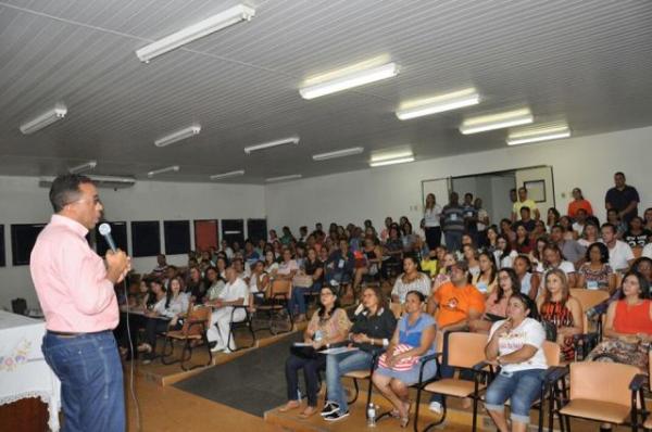 Profissionais da rede de saúde mental de Floriano participam de capacitação.(Imagem:SECOM)