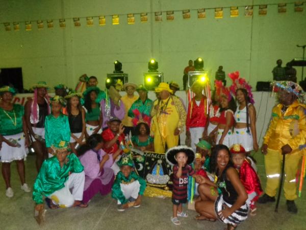 Festival de Quadrilhas do Projeto Amarelinho dá pontapé inicial ao São João em Floriano.(Imagem:FlorianoNews)