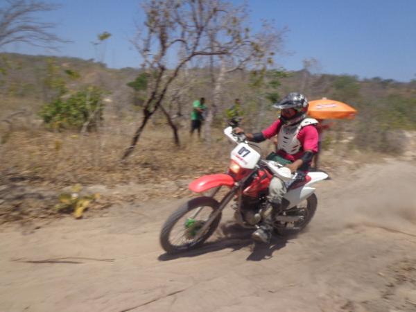 Pilotos participaram do 1º Enduro do Riacho em Floriano.(Imagem:FlorianoNews)