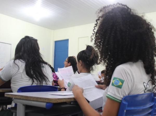 Parlamentar defende que o estudante aprende melhor sem o uso do celular. (Imagem: Gustavo Almeida/G1)