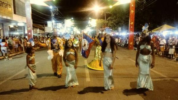 Escolas do Grupo de Acesso de Floriano desfilam na Avenida Getúlio Vargas.(Imagem:FlorianoNews)