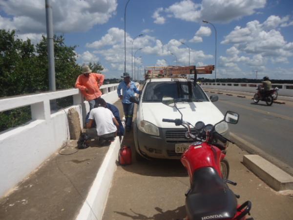 Elementos são presos após roubarem cabos de energia na ponte que liga Floriano a Barão de Grajaú.(Imagem:FlorianoNews)