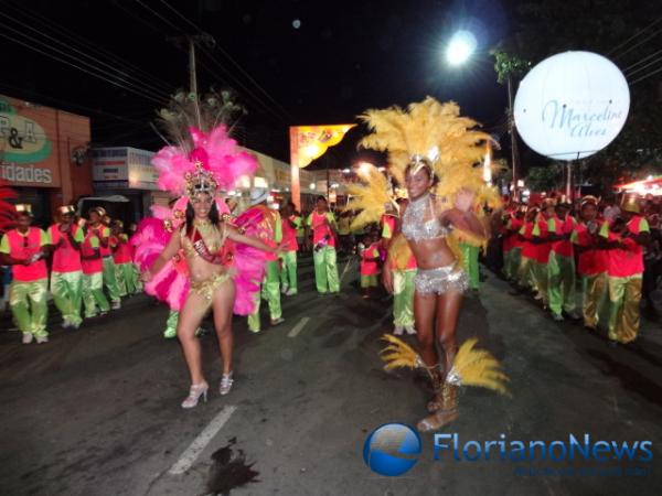 Cores, brilhos e samba no pé marcaram os desfiles das escolas de samba.(Imagem: FlorianoNews)