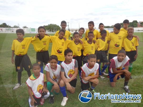 Jogo Solidário arrecada 100 kg de alimentos em prol da APAE de Floriano.(Imagem:FlorianoNews)