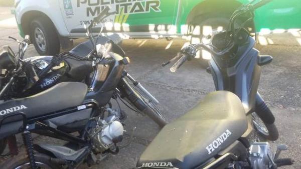 Duas motocicletas são recuperadas pela Polícia no bairro Tiberão.(Imagem:FlorianoNews)