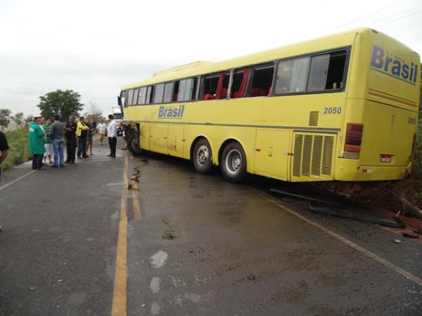 Acidente envolvendo reboque e ônibus deixa um morto na PI-140.(Imagem:Polícia Civil)