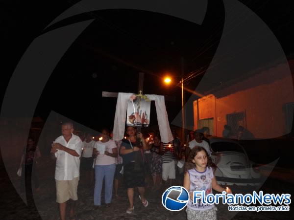 Fieis participam da Via Sacra em ruas de Floriano.(Imagem:FlorianoNews)