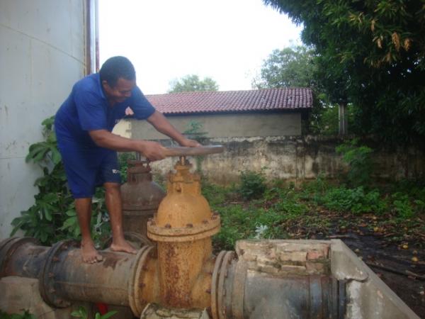 Fornecimento de água é interrompido em 13 bairros de Floriano.(Imagem:FlorianoNews)