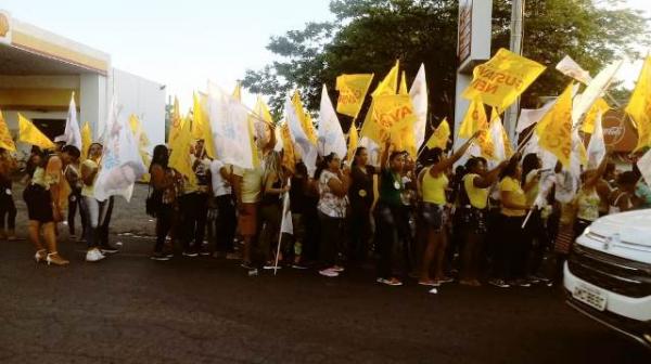 Ao lado de Gustavo Neiva, Luciano Nunes realiza caminhada em Floriano.(Imagem:FlorianoNews)