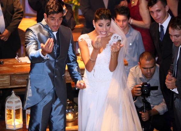 Ex-BBBs Fran e Diego se casam no Rio; vestido custou R$ 12 mil.(Imagem:Globo.com)