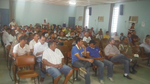 Palestra direcionada aos motoristas de transportes alternativos discute medidas de trânsito.(Imagem:FlorianoNews)