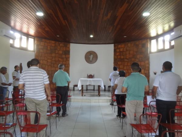 Padres participaram de encontro na Diocese de Floriano.(Imagem:FlorianoNews)