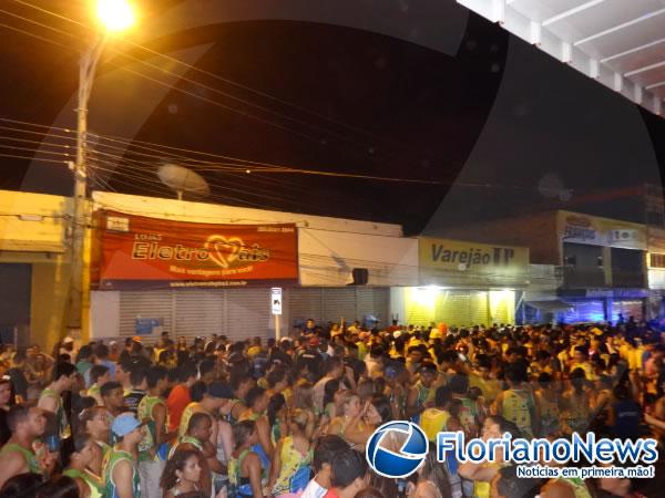 Forró da Curtição e Eletricaz agitaram foliões do Bloco Furacão no 2º dia de folia em Floriano.(Imagem:FlorianoNews)