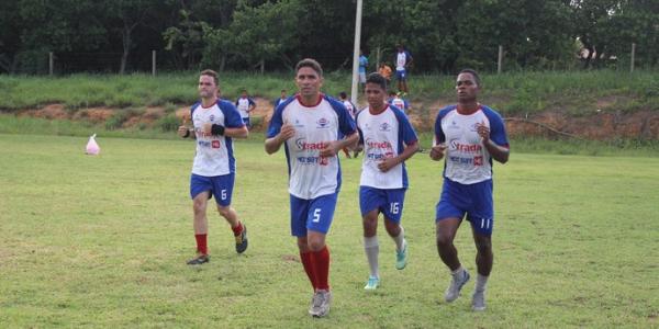 Natan, Darley e Fabiano durante treino do Enxuga Rato.(Imagem:Ramiro Pena/GloboEsporte.com)