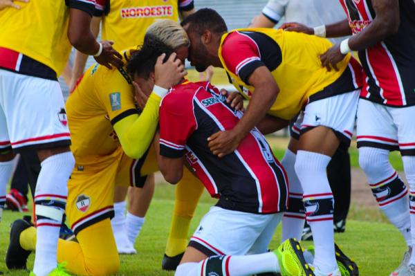 Da Série B do Piauí para a Copa do Nordeste: Emerson se emociona e dedica gol no River aos pais falecidos(Imagem:Victor Costa/River A.C.)