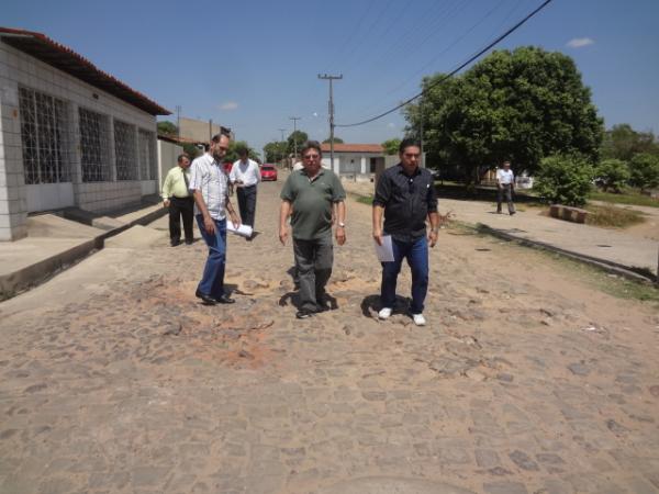 Superintendente da Codevasf visitou obras de esgotamento sanitário em Floriano.(Imagem:FlorianoNews)