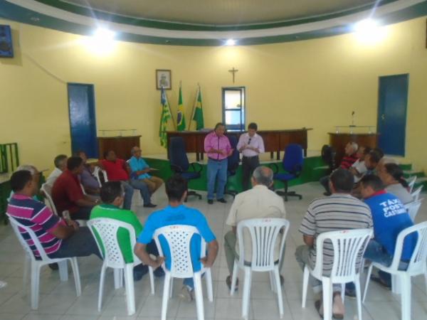 Superintendente Wellington Batista se reúne com taxistas de Floriano.(Imagem:FlorianoNews)